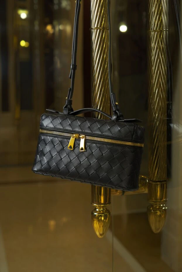 Косметичка Bang Bang из плетеной кожи Intrecciato черная
 - фото 2