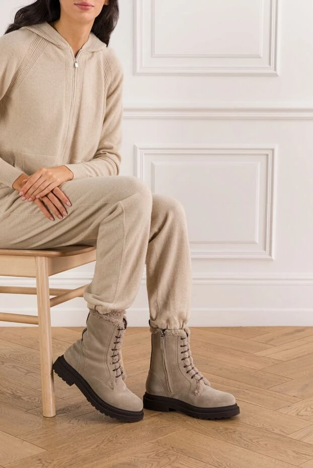 Brunello Cucinelli high-top boots made of soft suede with warm fur lining, beige
 191908 - photo 2