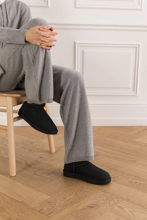 Women's short black sheepskin ugg boots - photo 2