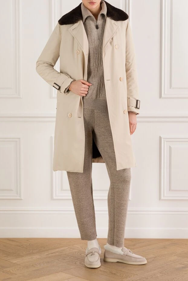 Бежевый двубортный тренчкот на меху с воротником из овчины - фото 2