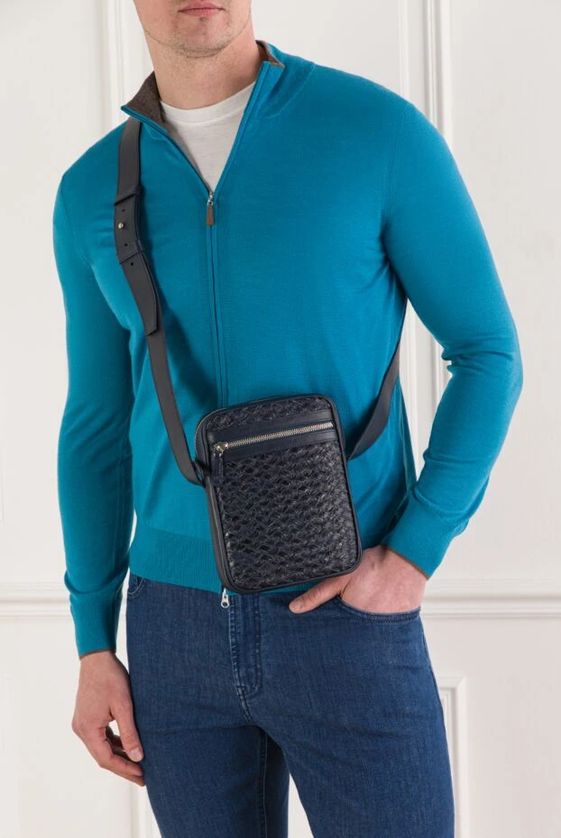 Мужская сумка-мессенджер из синей плетеной кожи - фото 2
