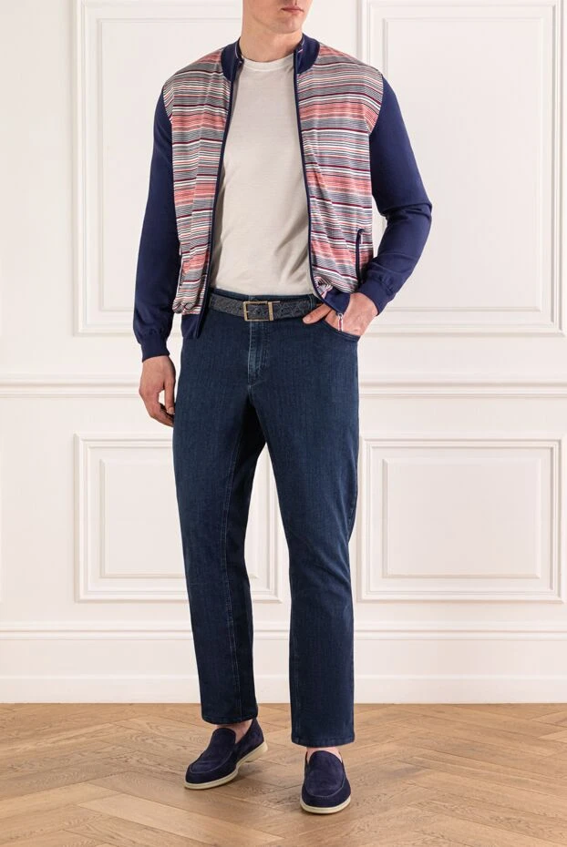 Jeans with distinctive red stitching on the back pockets - photo 2