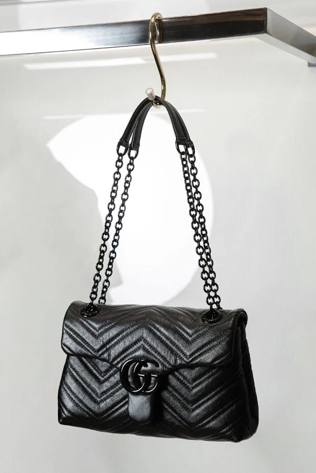 Gucci маленькая сумка через плечо gg marmont черная кожаная 192542 - фото 2