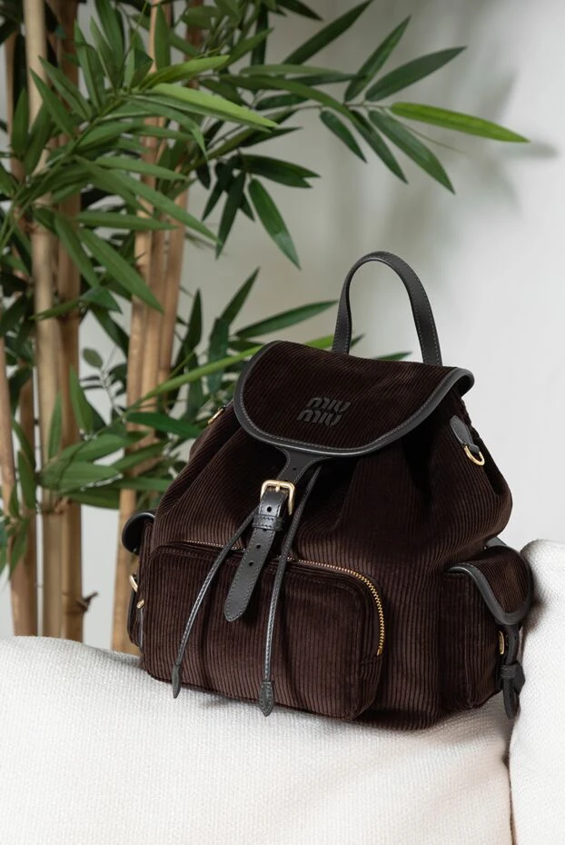 Miu Miu вельветовый рюкзак коричневого цвета с застежка-клапаном 192629 - фото 3