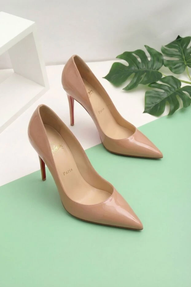 Christian Louboutin бежевые туфли-лодочки miss z из лакированной телячьей кожи 193330 - фото 2