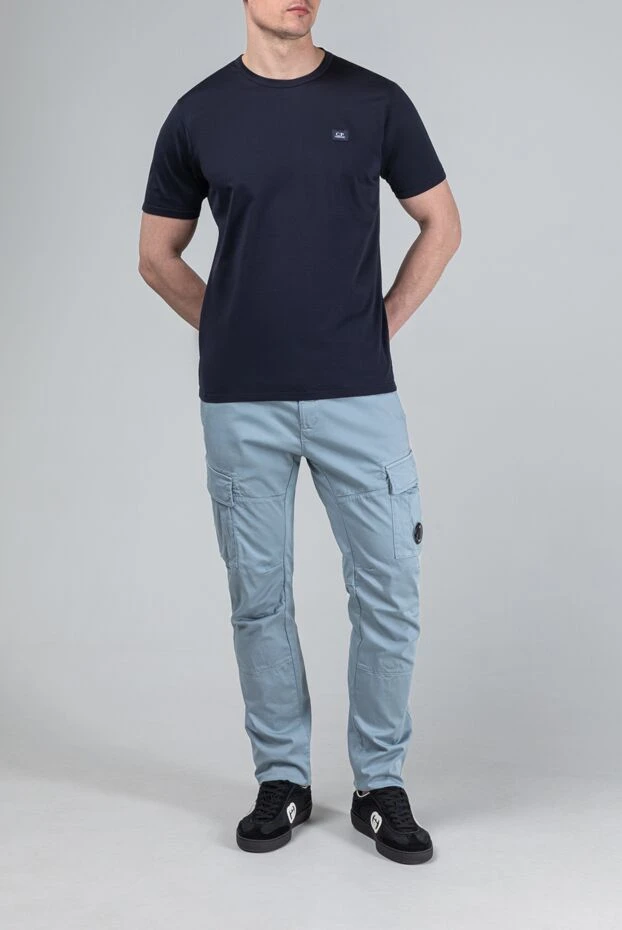 Мужская синяя футболка с небольшим контрастным логотипом - photo 2