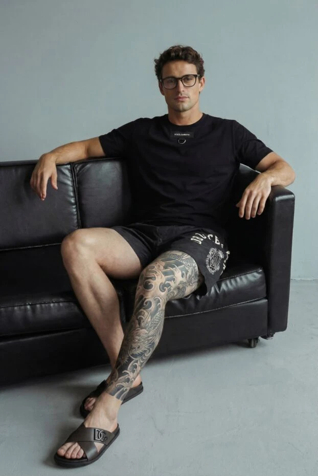 Dolce & Gabbana однотонная черная футболка свободного кроя с d-образным металлическим кольцом 193376 - фото 2