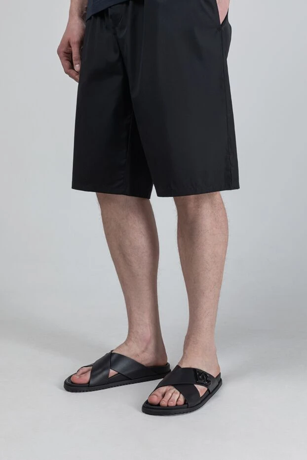 Dolce & Gabbana черные кожаные шлепанцы с перекрестными ремешками и логотипом 193382 - фото 2