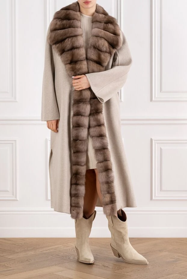 Women's premium cashmere coat with sable fur collar - photo 2