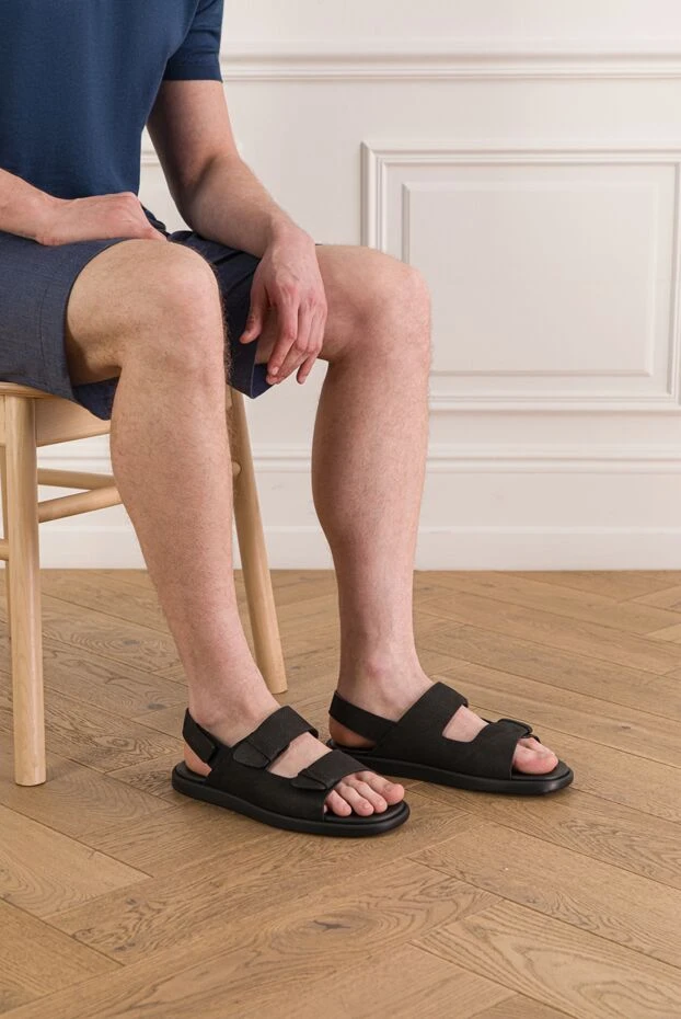 Doucal`s мужские сандалии чёрного цвета из нубука с зернистым тиснением 193466 - фото 2