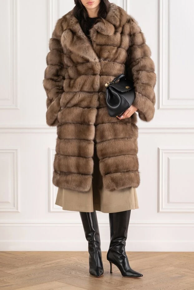 Women's brown fur coat made of natural sable fur - photo 2