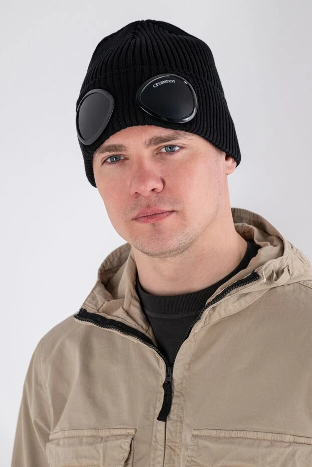 C.P. Company men's black knitted beanie hat with distinctive built-in lenses 193889 - photo 2