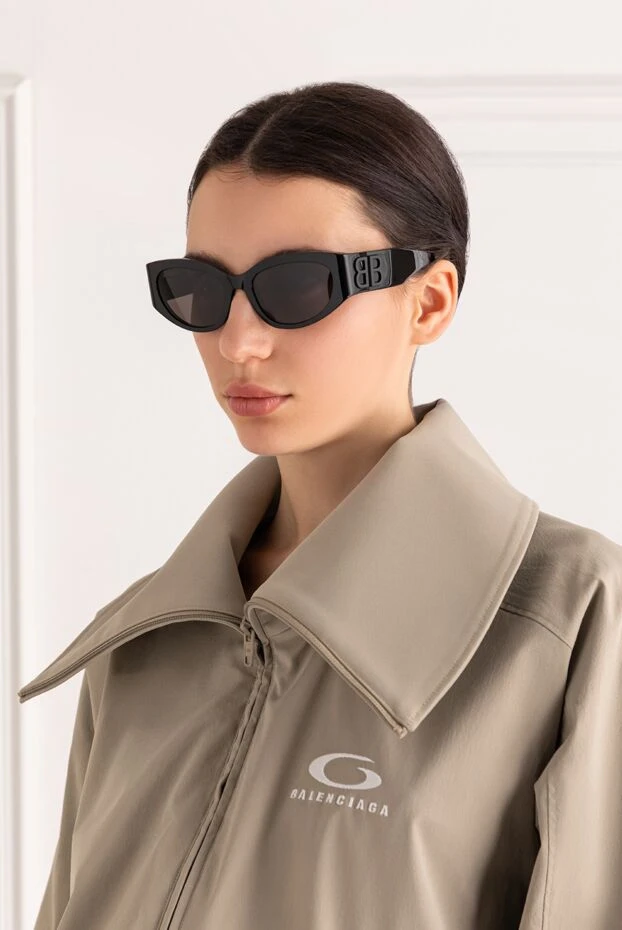 Balenciaga women's cat eye sunglasses with black glossy bb logo 193916 - photo 2