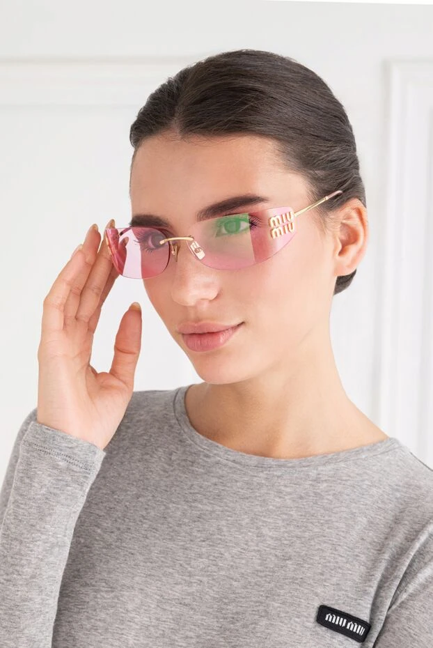 Miu Miu қызғылт линзалары және әсерлі алтын логотипі бар жеңіл, жиексіз күннен қорғайтын көзілдірік 194828 - фото 2