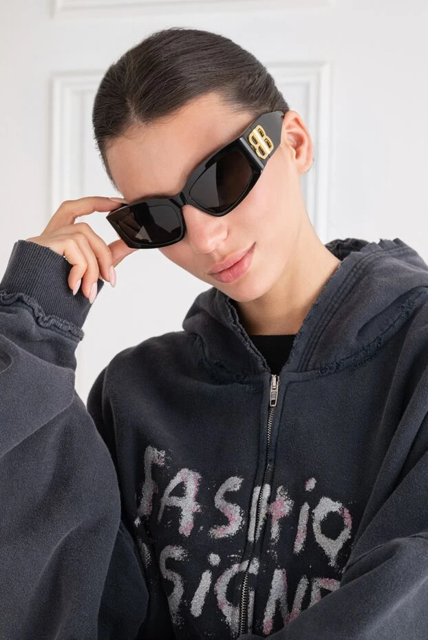 Balenciaga black sunglasses with chunky frames and a gold logo 194925 - photo 2