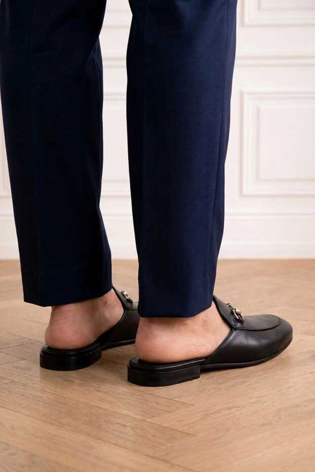 Gucci men's black leather mules with metal buckle 195152 - photo 2