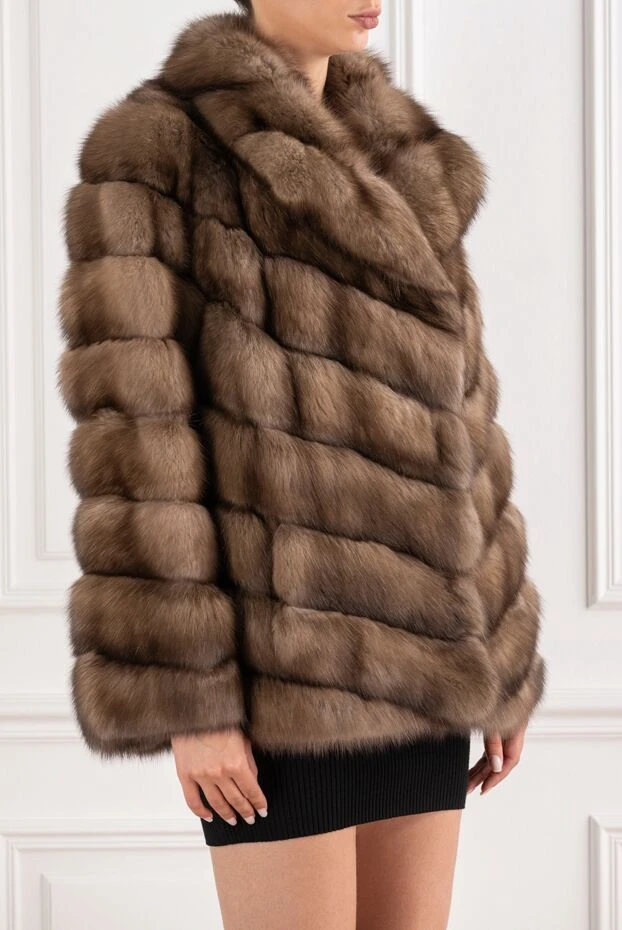 FG Furs короткая соболиная шуба с объемным воротником и диагональной раскладкой 195363 - фото 3