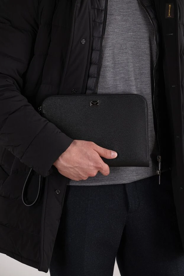 Dolce & Gabbana black leather clutch bag with a zipper around the circle 196389 - photo 2