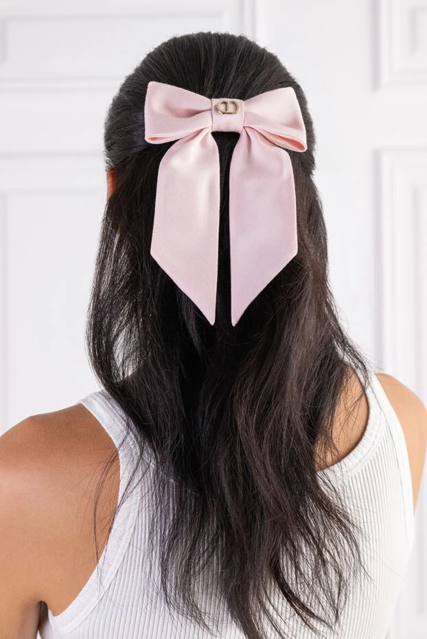 Dior розовая заколка-бант twist bow с золотистой монограммой 197898 - фото 2