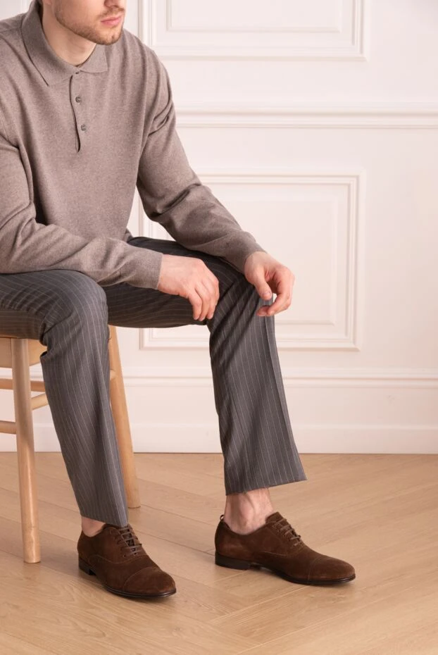 Classic suede shoes in a warm brown shade with closed laces
- photo 2