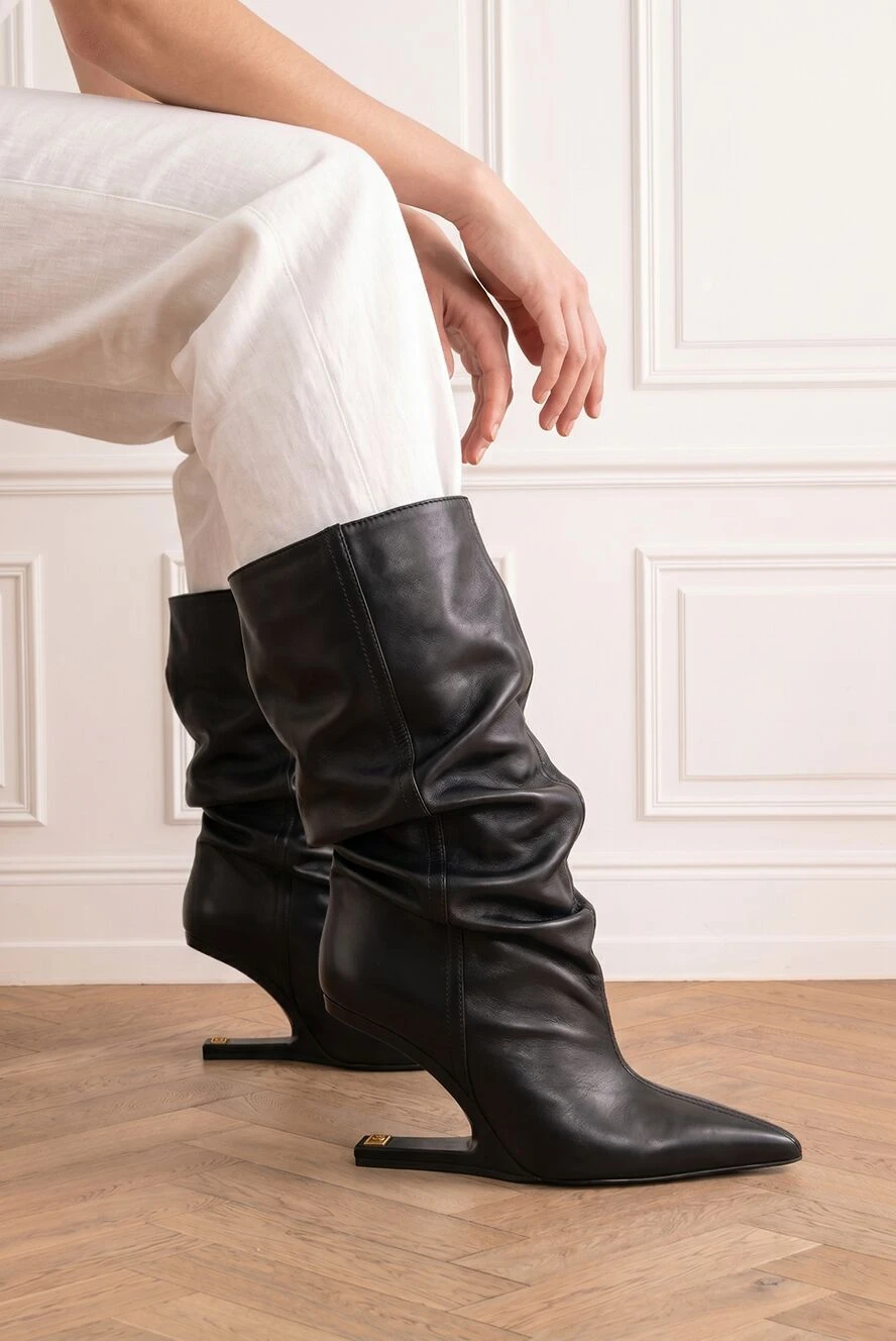 Balmain black leather ankle boots without a wedge
194395 - photo 1